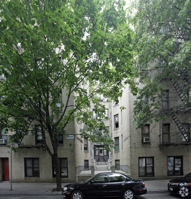 Foto del edificio - 44 E 208th St
