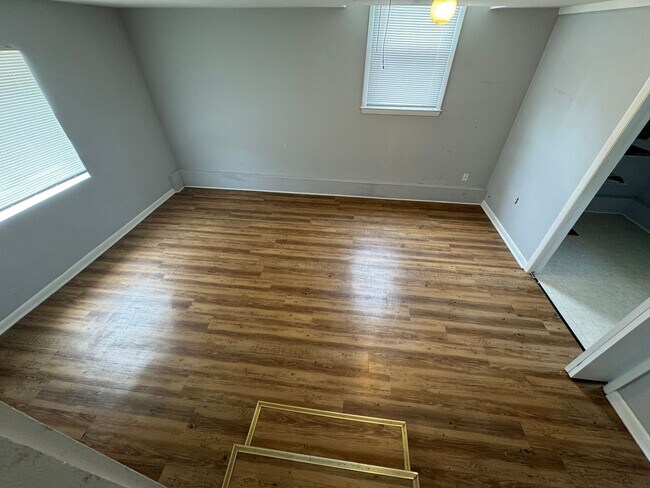 Foto del edificio - For Lease - 3 Bed, 1 Bath, 1350 Sqft, 0.27...