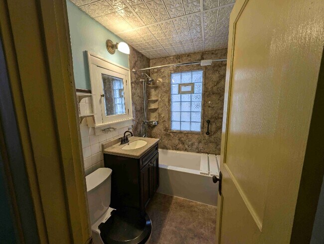 Foto del edificio - 2024 S 69th St