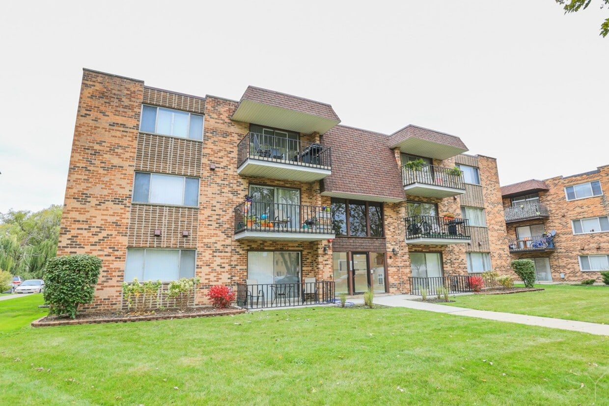 Building Photo - 7321 Sandalwood Drive