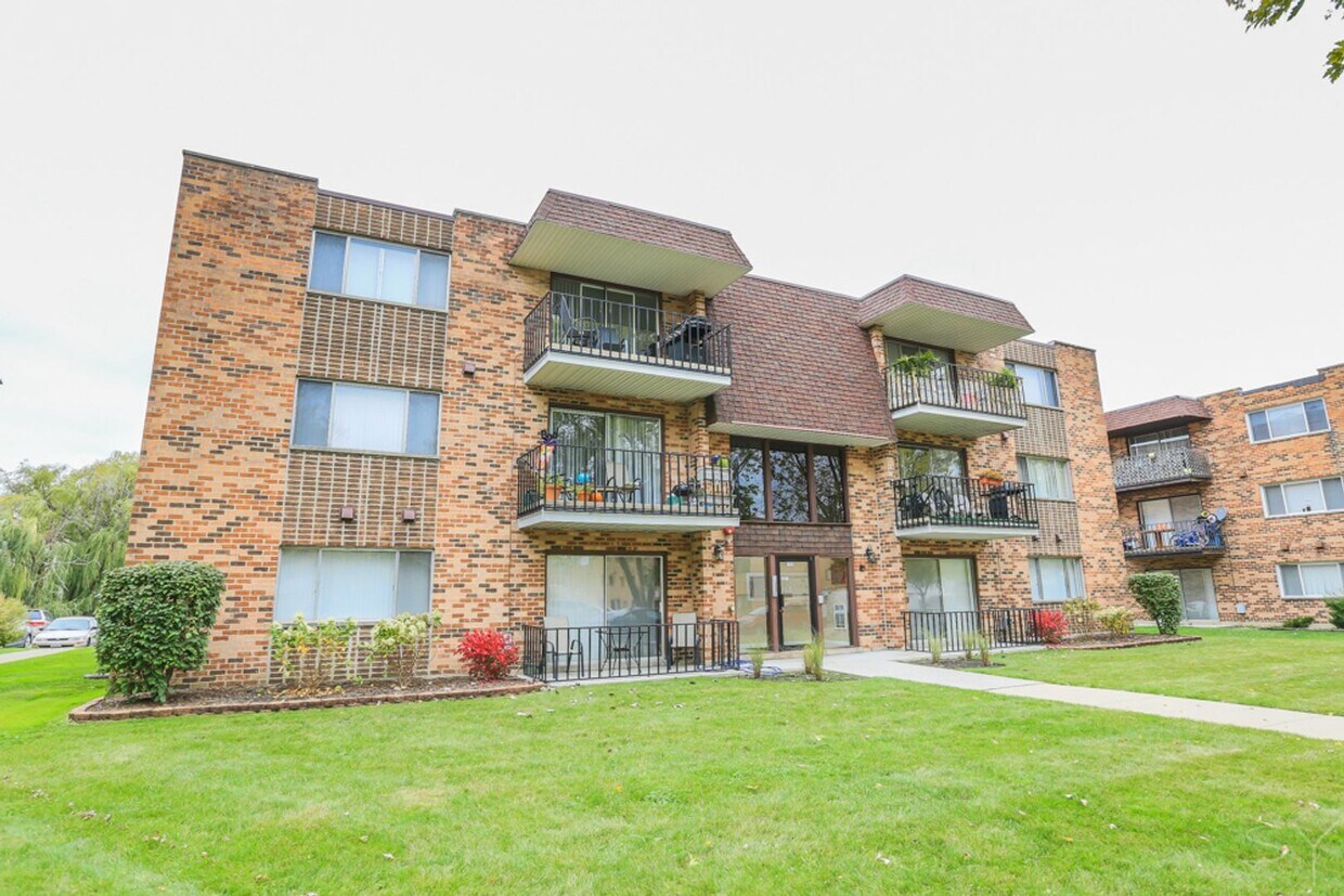 Foto del edificio - 7321 Sandalwood Drive