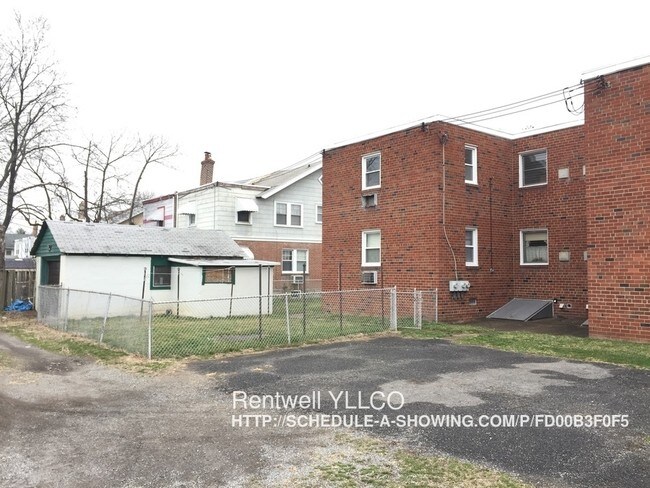 Building Photo - 206 Woodlawn Ave