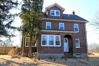 Building Photo - 227 Sunnymeade Rd