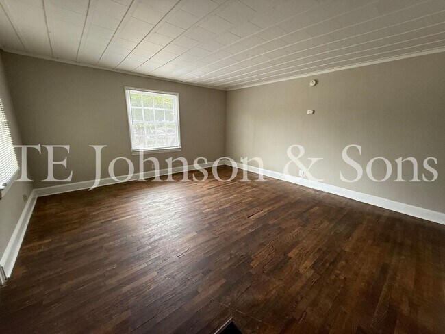 Building Photo - Corner Lot Duplex Situated Near Blum Park.