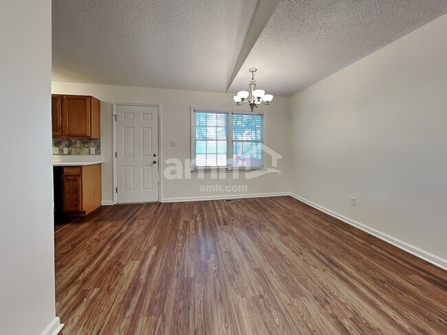 Foto del edificio - 933 Magnolia Ridge Way