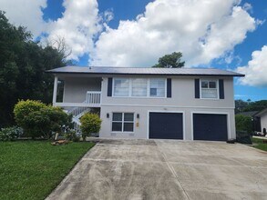 Building Photo - 1337 Center Ln