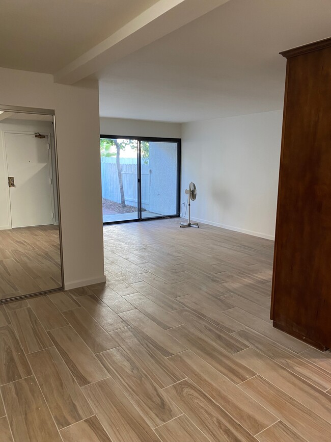 Living - 8338 Regents Rd