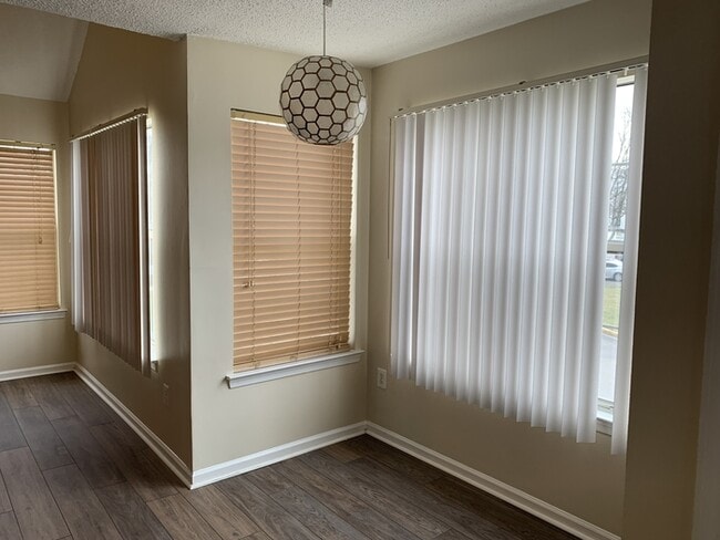 Building Photo - 14053 Vista Dr