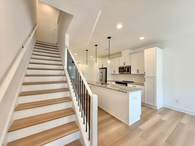 Building Photo - 4821 Gossamer Ln