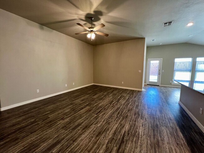 Building Photo - $500 OFF MOVE IN SPECIAL - Charming 3 Bedr...