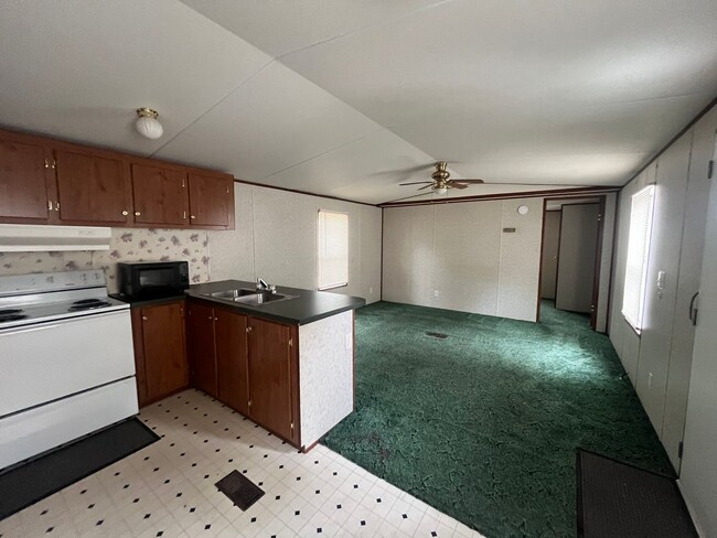 Building Photo - Charming 2 Bedroom Mobile Home in McAlpin