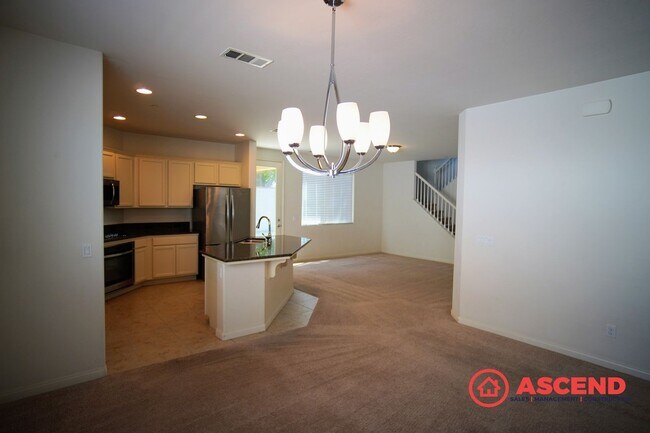 Building Photo - Stunning 4 Bed, 2.5 Bath Home with Pool Access | Southwest Bakersfield