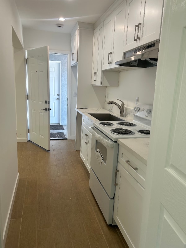 Building Photo - 3229 W 73rd St