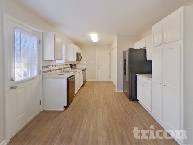 Building Photo - 1110 Hipp Rd