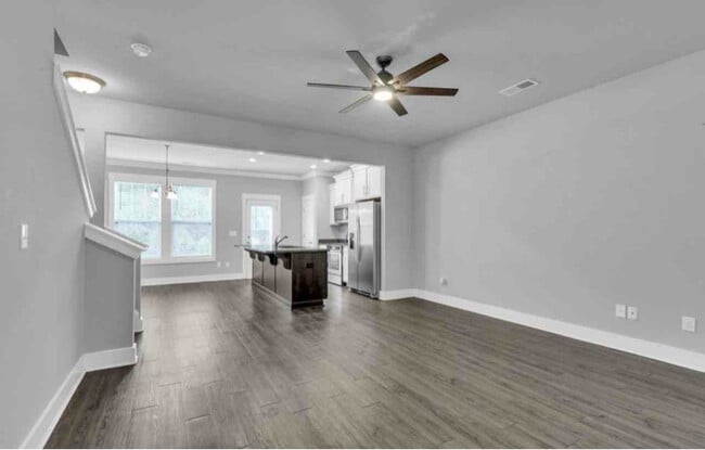 Building Photo - 300 Hague Dr