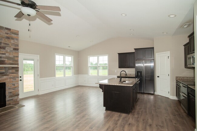 Foto del edificio - 390 Spring Hill Church Rd