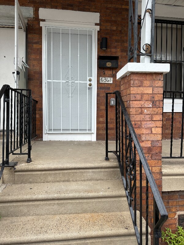 Foto principal - 6361 Theodore St