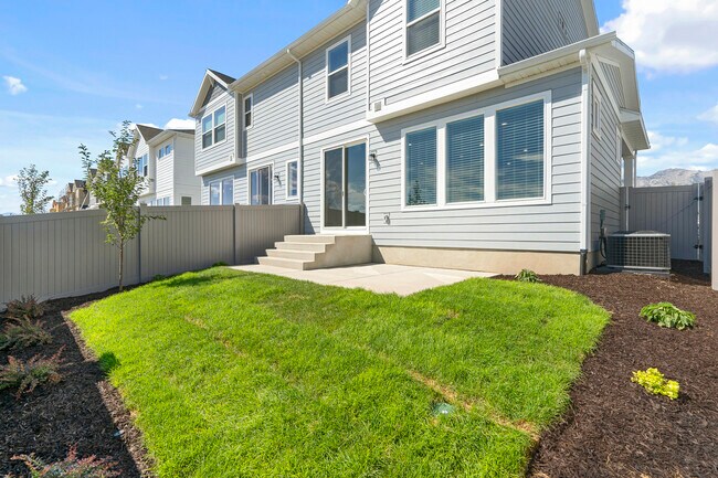 Building Photo - 4973 N Willowbank Dr
