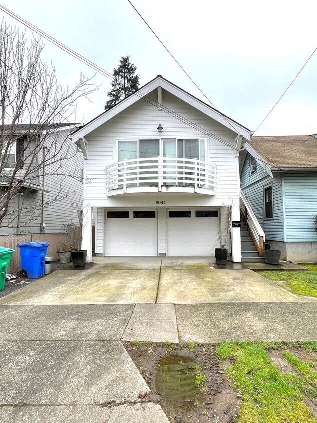 Primary Photo - Sellwood Single Unit Building, 2nd Story A...