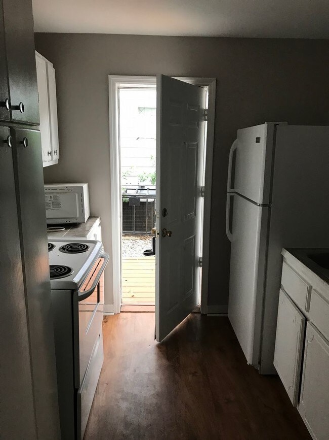Foto del edificio - 614 E Duffy St