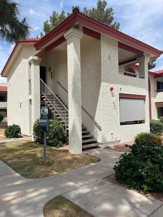 Foto del edificio - 10610 S 48th St