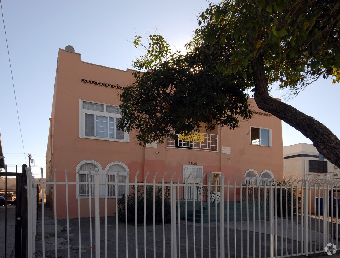 Foto del edificio - 3828 S Grand Ave