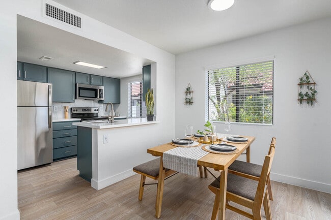 2BR, 2BA - 986SF - Kitchen - Sparro