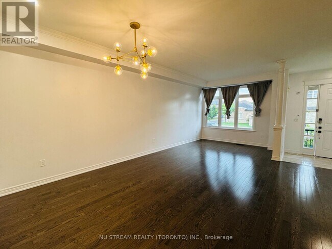 Building Photo - 194 Paradelle Dr