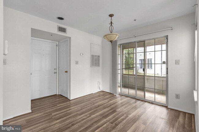 Foto del edificio - 13560 Lord Sterling Pl