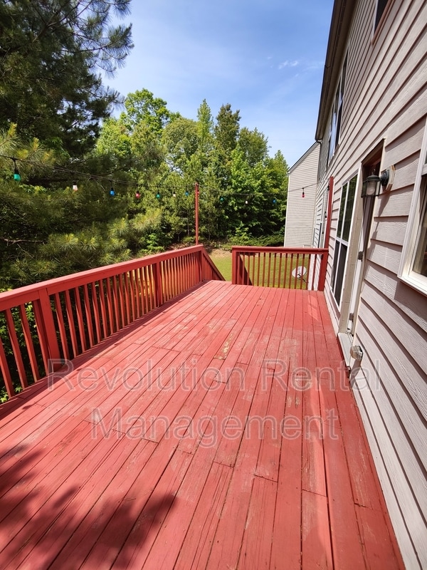 Building Photo - 233 Sumac Tr