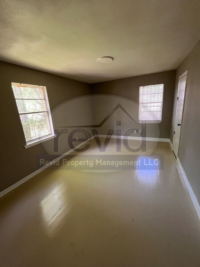 Foto del edificio - 952 Emmie St