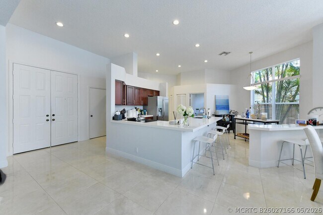 Foto del edificio - 6685 NW 24th Terrace