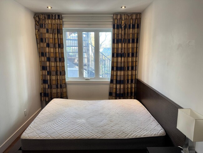 Building Photo - 4409 Boul Saint Laurent