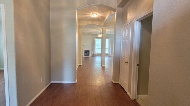 Building Photo - 3825 Evergreen Way