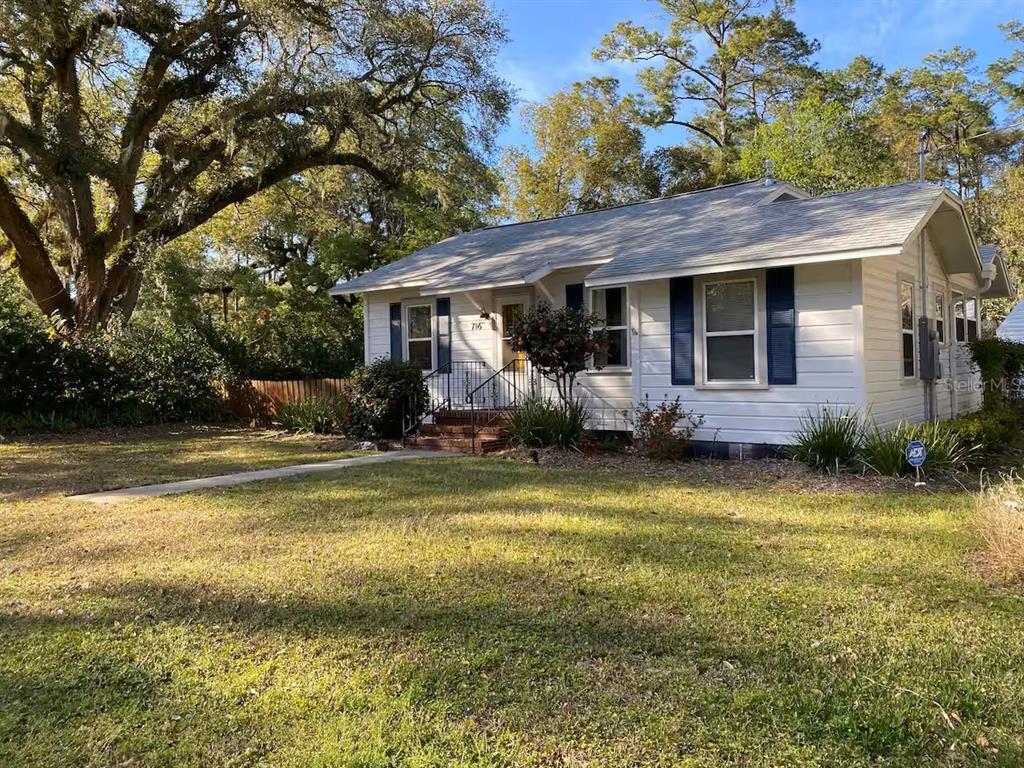 Foto principal - 716 NE 10th Ave