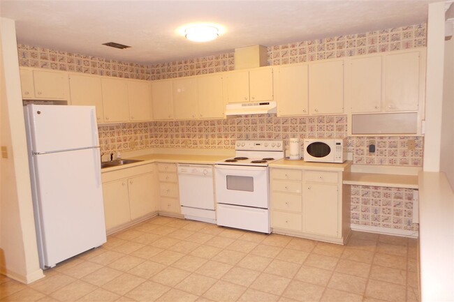 Building Photo - 1601 S Gadsden St