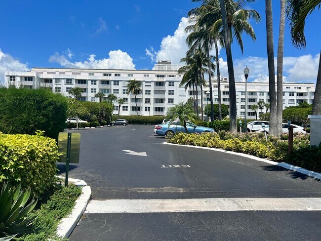Foto del edificio - 2840 S Ocean Blvd