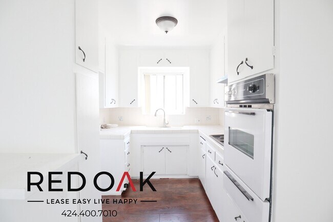 Foto del edificio - 7502 Canby Ave