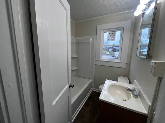 Building Photo - 1408 Grove Dr