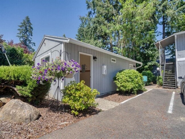 Building Photo - Ground-Level Apartment Available Now at Sunset Villa!