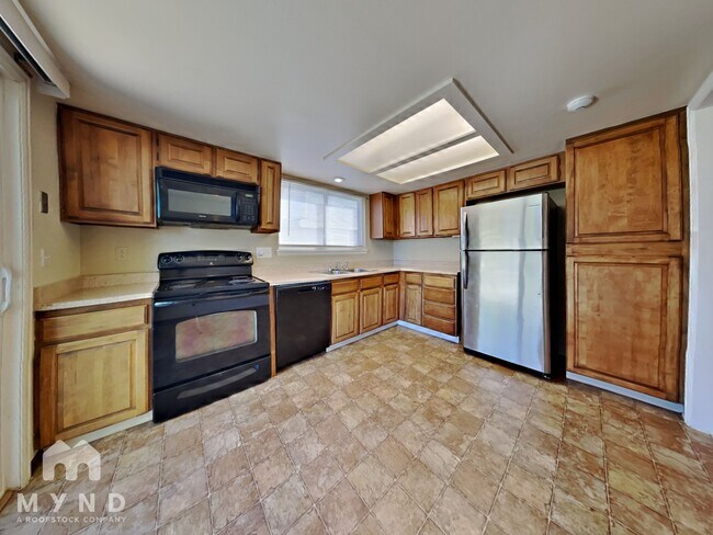 Building Photo - 511 Snowy Owl Pl