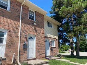 Building Photo - Huron Meadows Townhouses