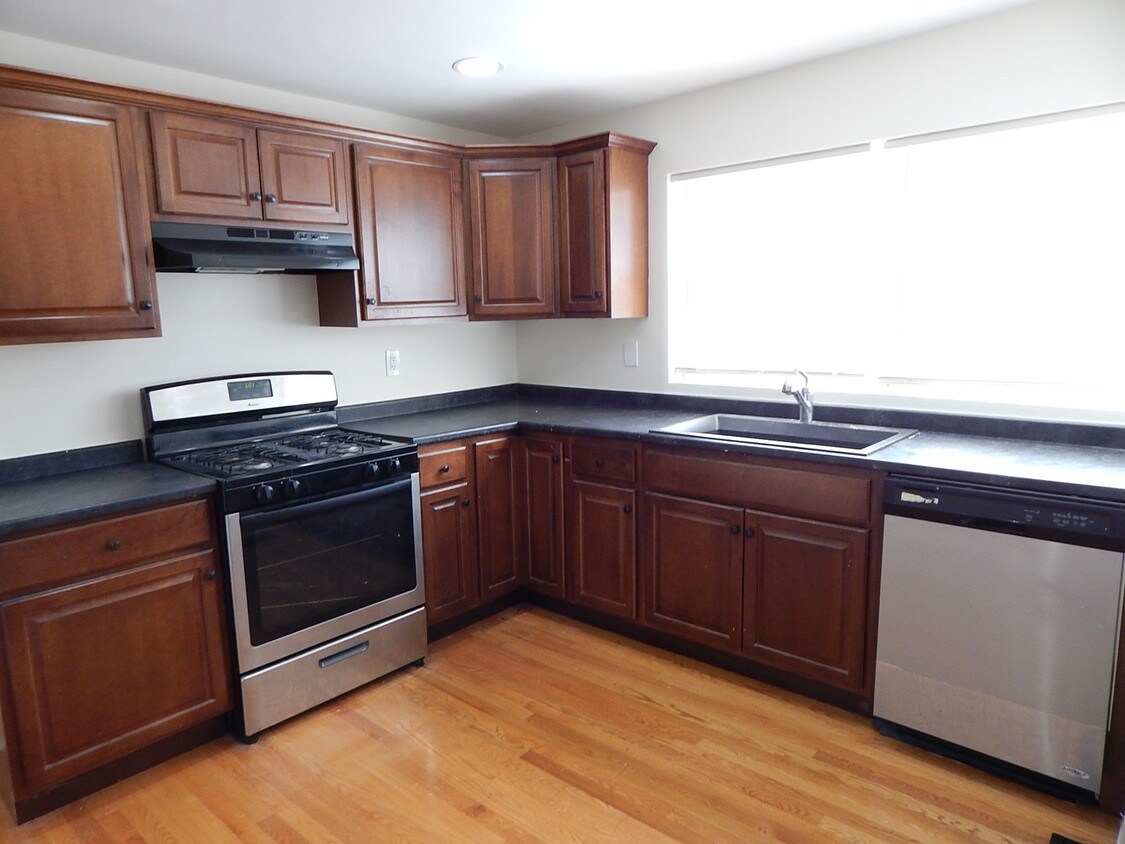 Foto principal - 1102 Van Buren Ave