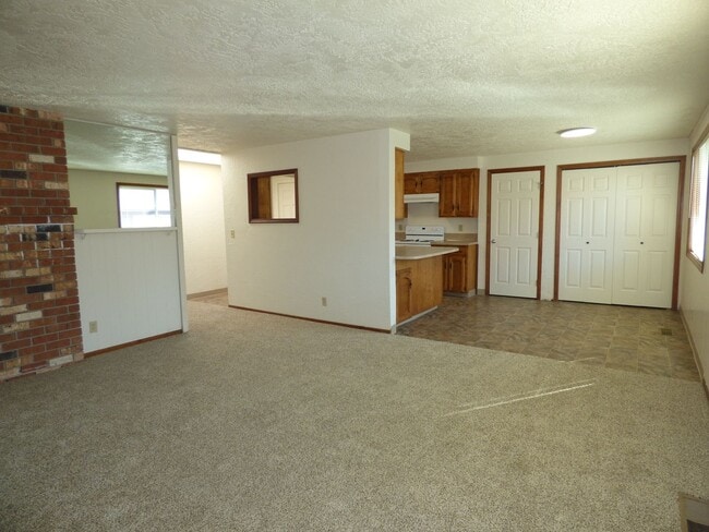 Building Photo - 2081 Elmwood Dr S