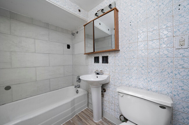 Bathroom - 1914 N 18th Ave