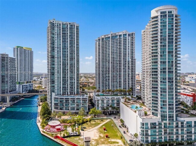 Building Photo - 350 S Miami Ave