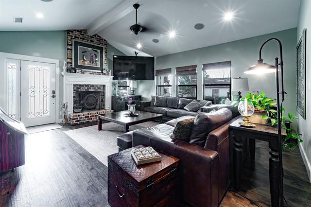Foto del edificio - 131 Lakeway Ln