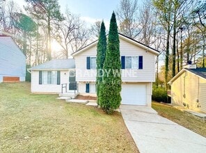 Building Photo - 493 Village Square Ct