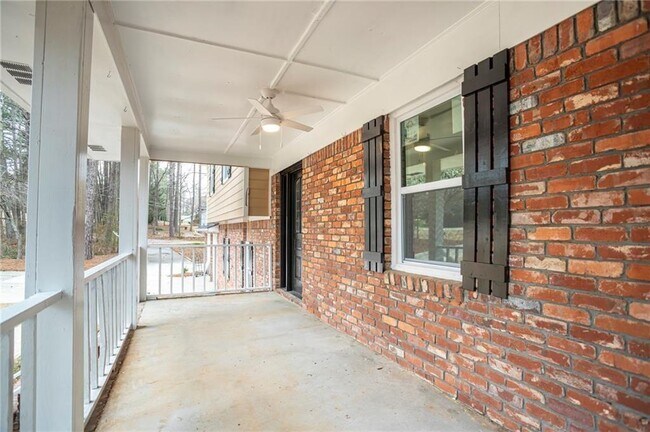 Building Photo - 1106 Oak Rd SW