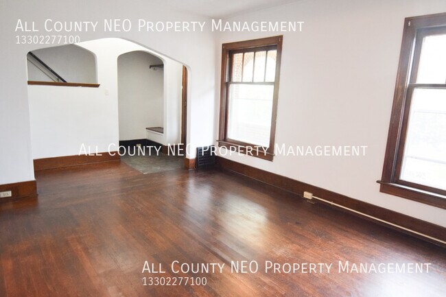 Building Photo - 557 Fairfield Ave